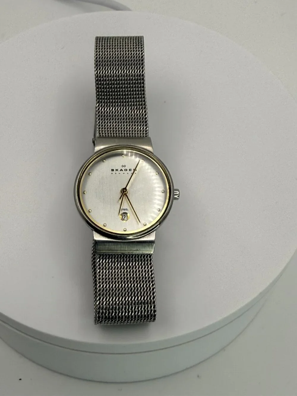 Skagen Denmark 355SGSC Women's Two Tone Quartz Watch Date Mesh Band Runs Great